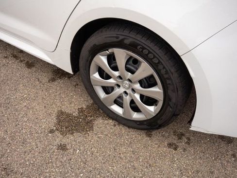 Used 2020 Toyota Corolla LE FWD image 10