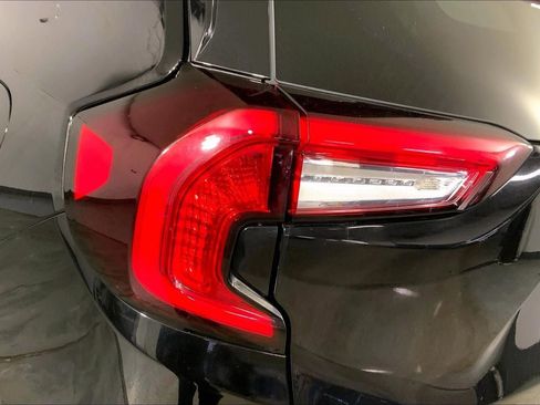 Used 2024 GMC Terrain SLT image 27