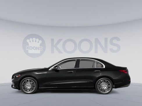 Used 2025 Mercedes-Benz C 300 4MATIC Sedan image 4
