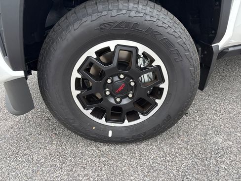 New 2025 Toyota Tacoma TRD Off-Road image 22