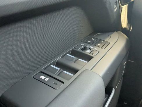 New 2026 Land Rover Defender 110 X-Dynamic SE image 27