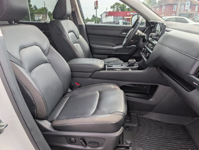 Used 2024 Nissan Pathfinder SL w/ SL Premium Package AWD/4WD image 11