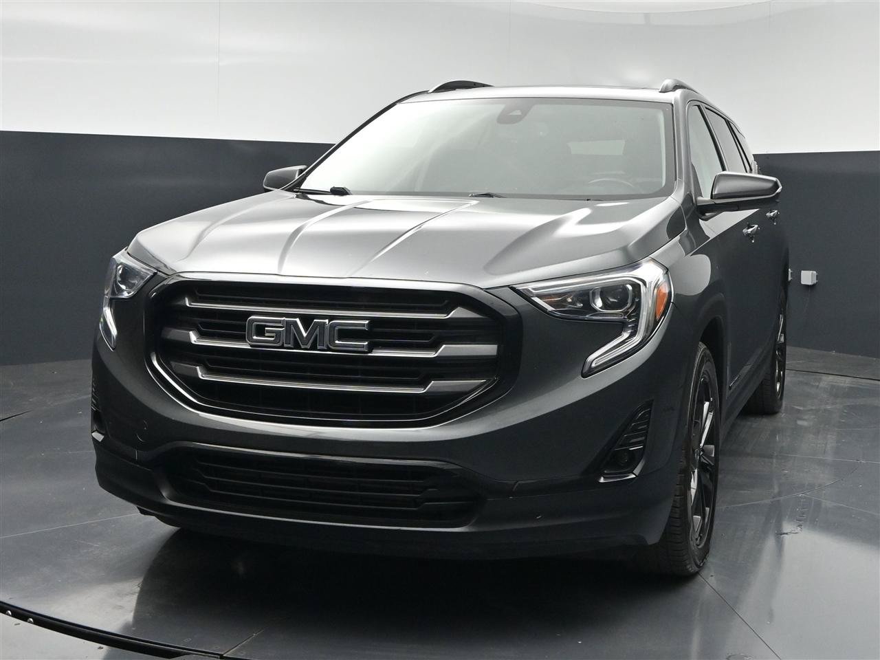 Used 2020 GMC Terrain SLT w/ Preferred Package FWD image 2