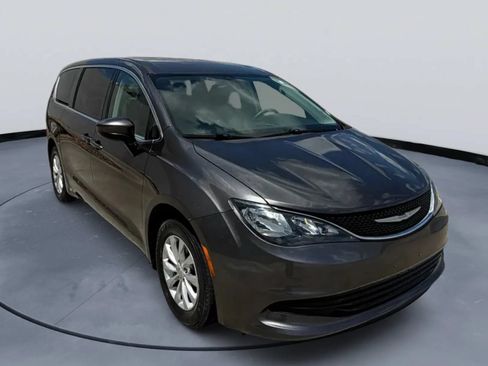 Used 2017 Chrysler Pacifica Touring FWD image 11