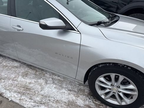 Used 2017 Chevrolet Malibu LT image 9