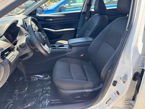 Used 2025 Nissan Altima 2.5 SV FWD image 27
