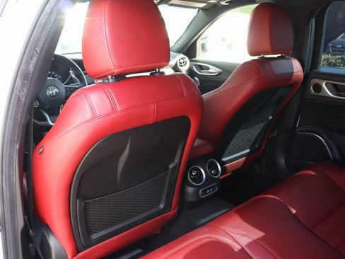 Used 2022 Alfa Romeo Giulia Veloce image 17