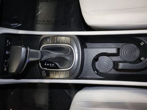 Used 2025 Hyundai Kona SEL image 14