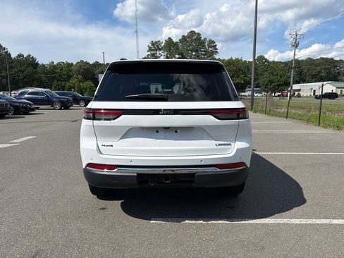 Used 2023 Jeep Grand Cherokee Laredo AWD/4WD image 6