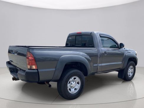 Used 2014 Toyota Tacoma 4x4 Regular Cab image 2