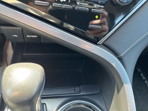 Used 2020 Toyota Camry SE image 30