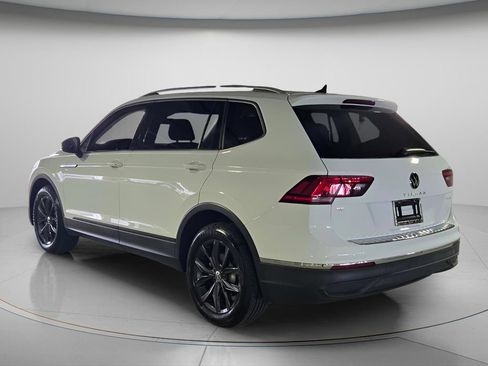 Certified 2024 Volkswagen Tiguan SE w/ Panoramic Sunroof Package FWD image 8