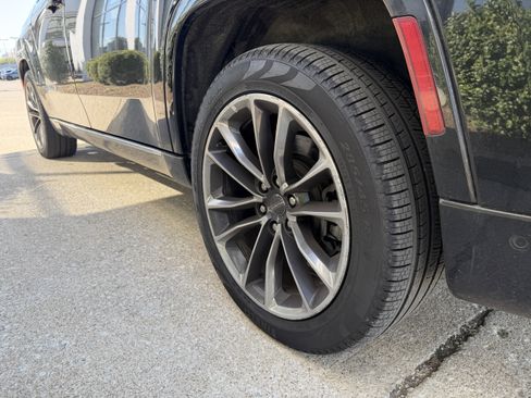 Used 2024 Jeep Wagoneer L Series III w/ Premium Group I image 14