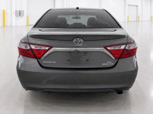 Used 2017 Toyota Camry SE w/ Moonroof Package FWD image 6