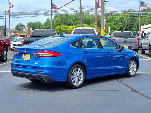 Used 2020 Ford Fusion SE FWD image 2