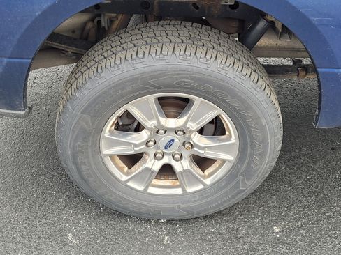 Used 2015 Ford F150 XLT w/ Equipment Group 302A Luxury image 10