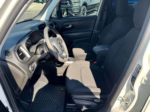 Used 2022 Jeep Renegade Latitude image 10