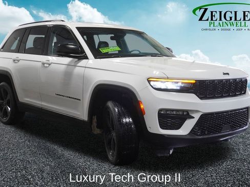 Used 2023 Jeep Grand Cherokee Limited w/ Luxury Tech Group II image 4