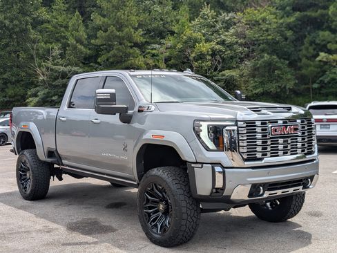 Used 2025 GMC Sierra 2500 Denali w/ Denali Reserve Package AWD/4WD image 11