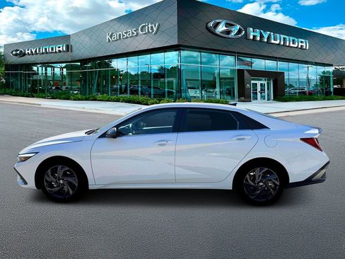 New 2026 Hyundai Elantra SEL Sport Premium FWD image 3