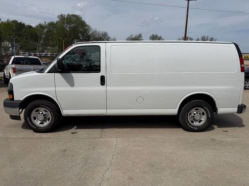 Used 2019 Chevrolet Express 2500 w/ Driver Convenience Package RWD image 4
