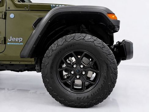 Used 2024 Jeep Wrangler Unlimited AWD/4WD image 10