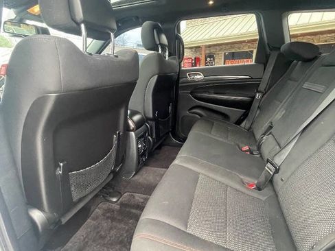 Used 2016 Jeep Grand Cherokee Laredo 75th Anniversary image 17