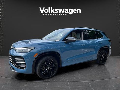 Certified 2025 Volkswagen Tiguan SE R-Line AWD/4WD image 4