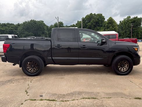 Used 2019 Nissan Titan SL w/ Midnight Edition AWD/4WD image 8