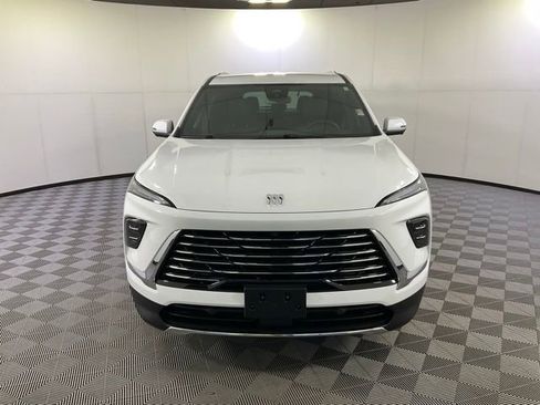 Used 2025 Buick Enclave Preferred image 2