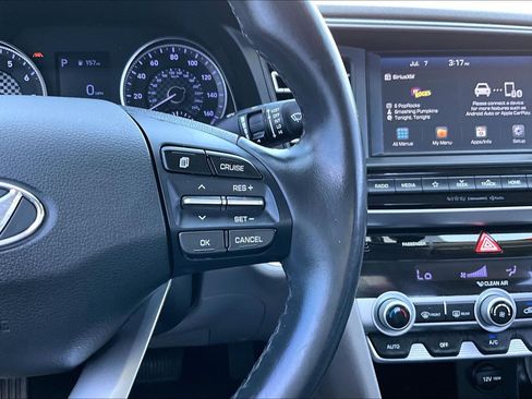 Used 2020 Hyundai Elantra Limited FWD image 20