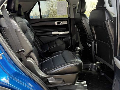 Used 2022 Ford Explorer Limited w/ Equipment Group 301A AWD/4WD image 12