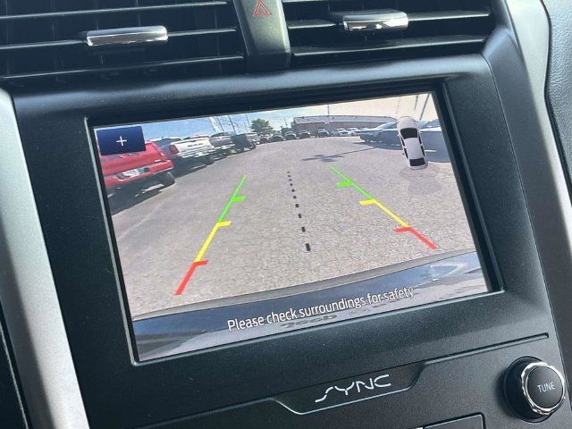 Used 2020 Ford Fusion SE FWD image 29