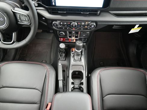 New 2025 Jeep Gladiator Rubicon w/ Convenience Group image 31