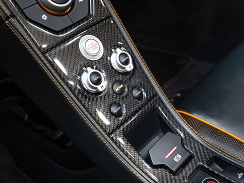 Used 2015 McLaren 650S Spider RWD image 21