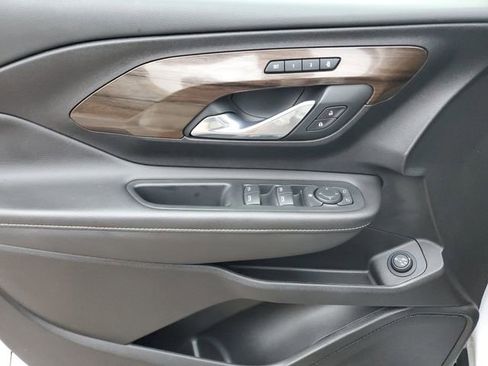 Used 2019 GMC Terrain Denali w/ Advanced Safety Package image 16