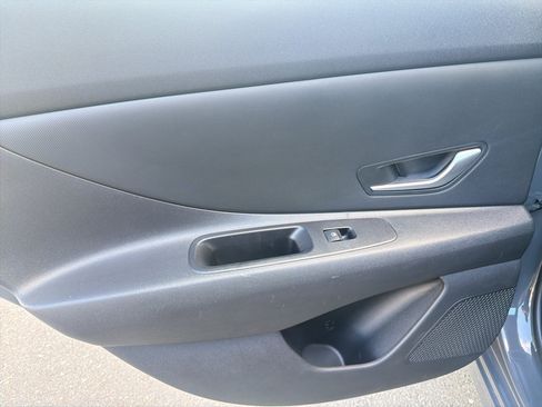 Used 2024 Hyundai Elantra SEL FWD image 9