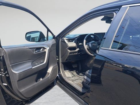 Used 2021 Toyota RAV4 XLE Premium AWD/4WD image 9
