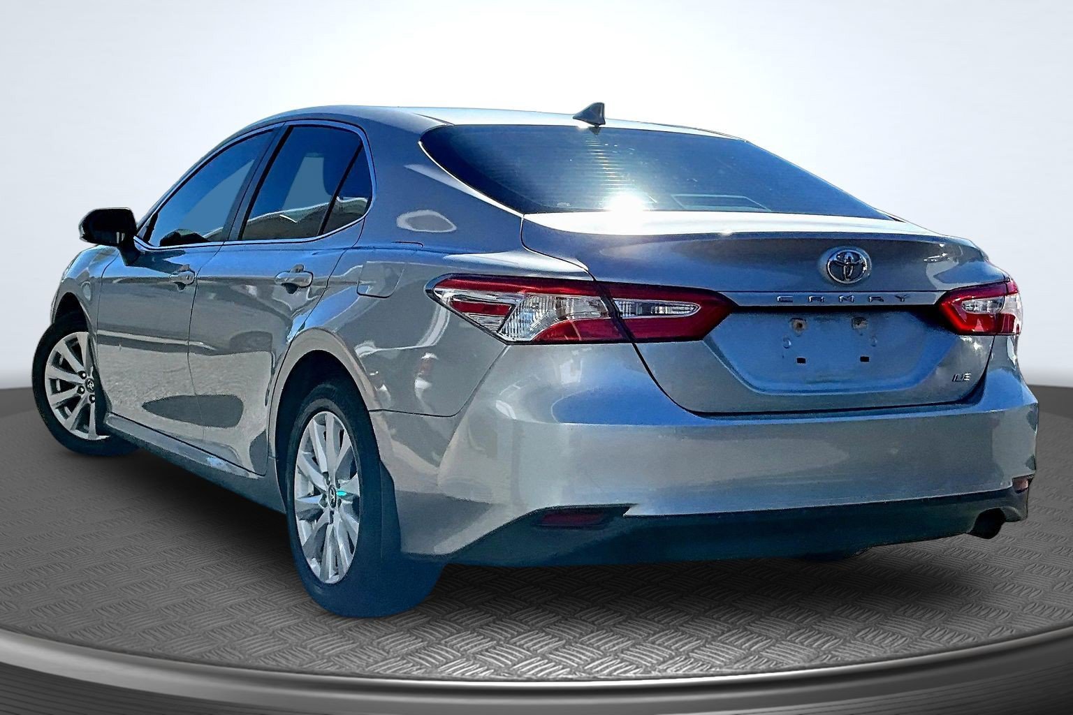 Used 2019 Toyota Camry LE FWD image 2