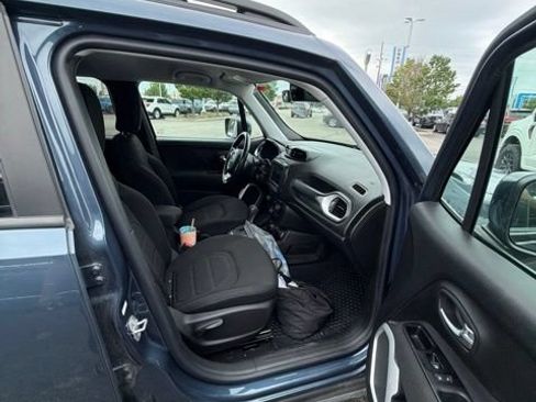 Used 2020 Jeep Renegade Latitude w/ Cold Weather Group AWD/4WD image 11