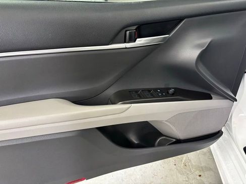 Used 2022 Toyota Camry SE image 10
