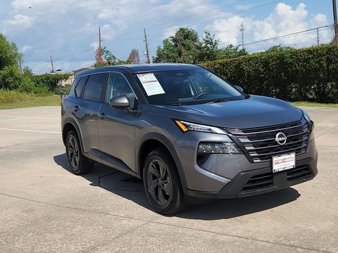 Used 2026 Nissan Rogue SV FWD image 3