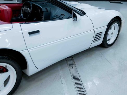 Used 1990 Chevrolet Corvette Convertible image 22