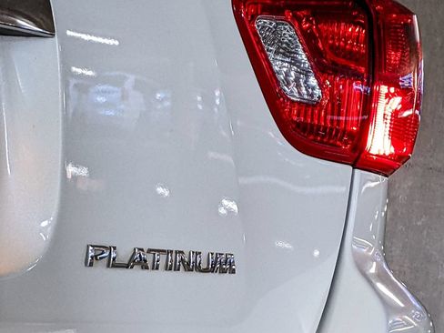 Used 2017 Nissan Pathfinder Platinum FWD image 6