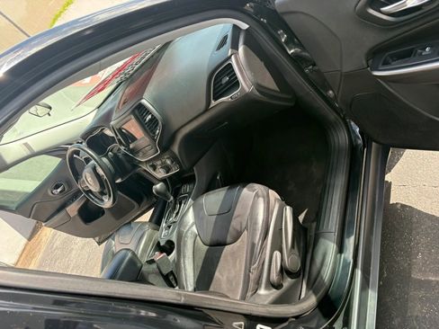 Used 2019 Jeep Cherokee Latitude Plus FWD image 10