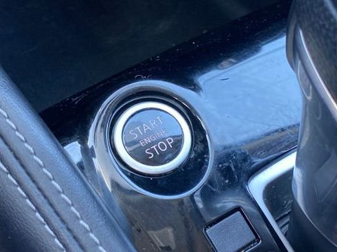 Used 2019 Nissan Kicks FWD image 28