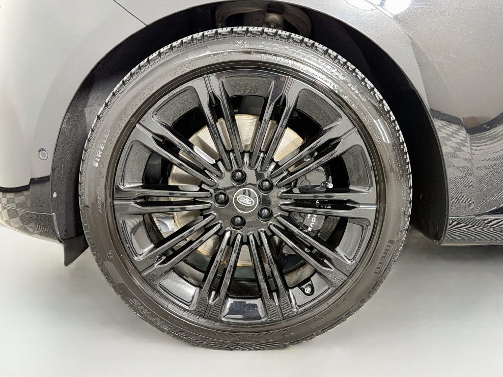 Certified 2025 Land Rover Range Rover Long Wheelbase Autobiography AWD/4WD image 34
