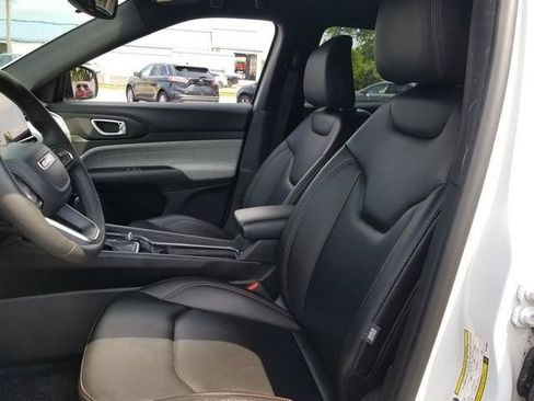 Used 2024 Jeep Compass Latitude AWD/4WD image 13