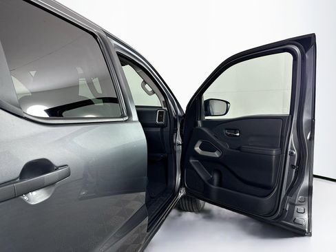 Used 2024 Nissan Frontier SV image 29