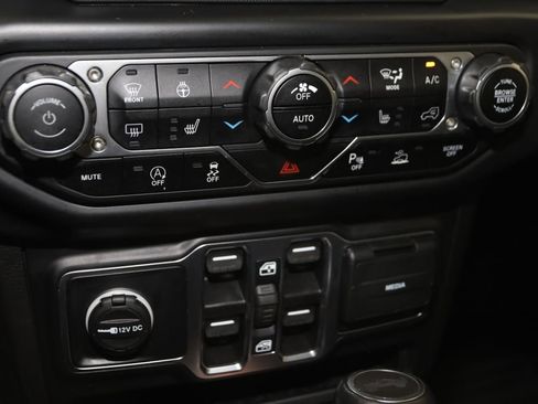 Used 2022 Jeep Wrangler Unlimited Sahara AWD/4WD image 27